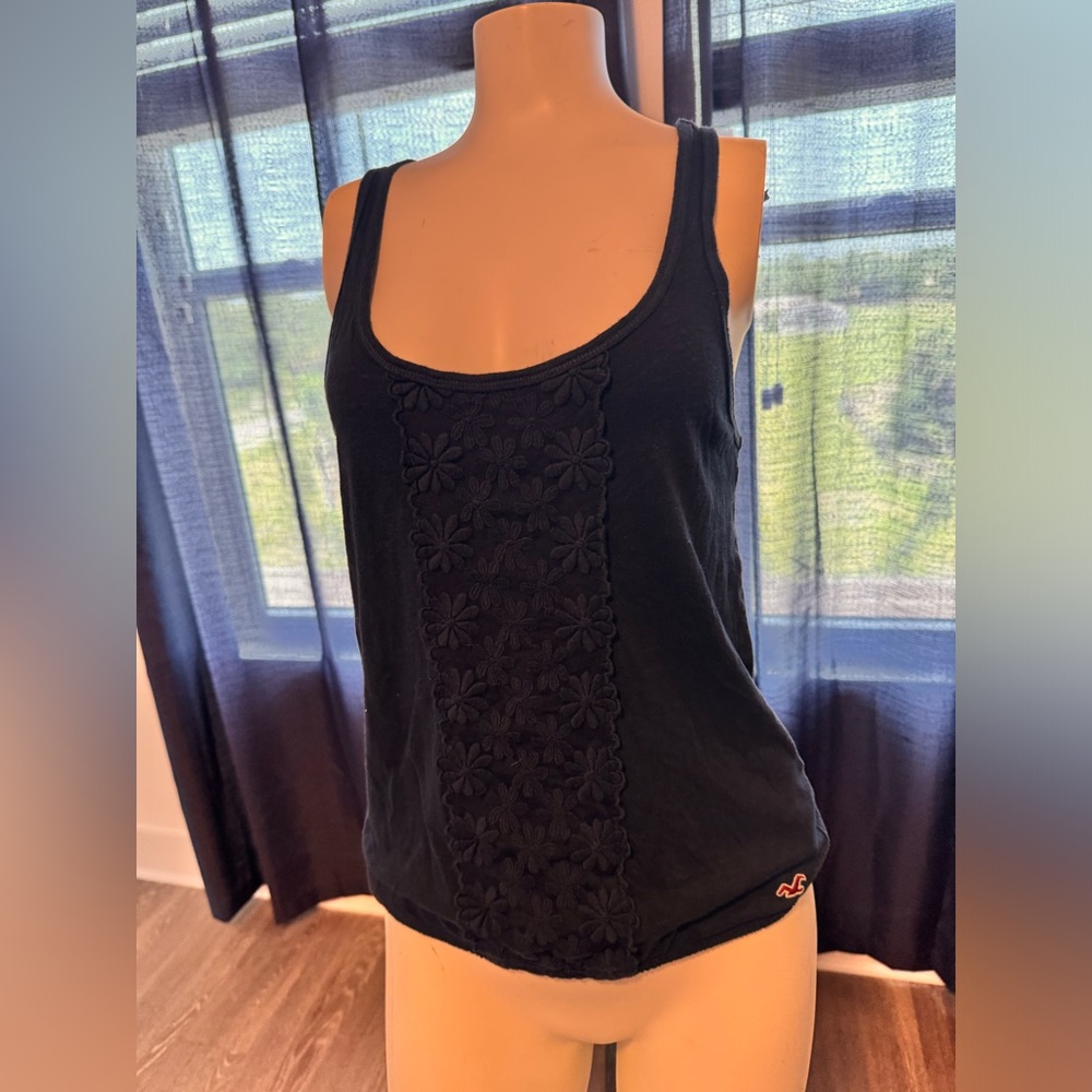 Super cute Hollister tank top